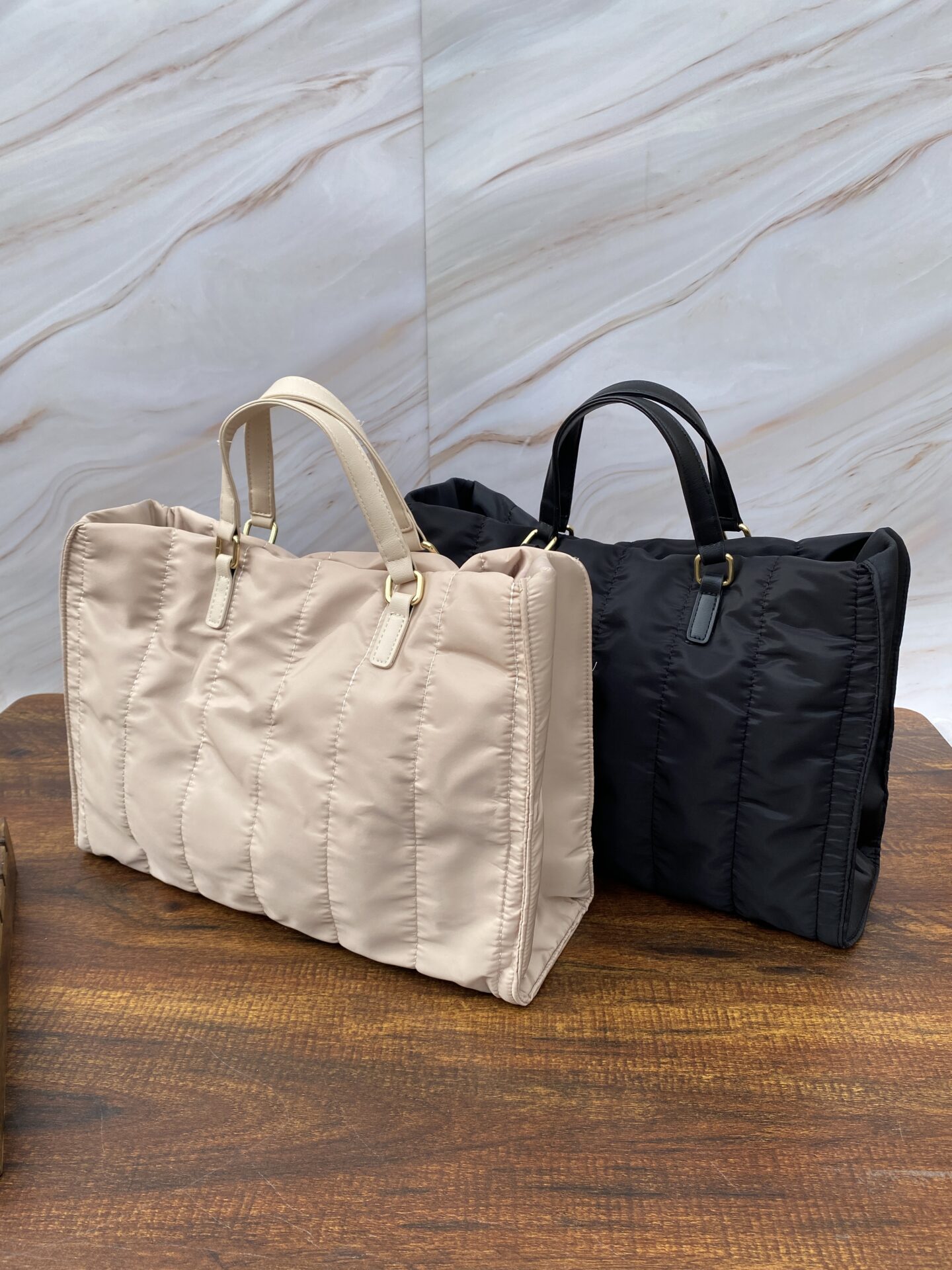 Stay Cozy and Stylish with Our Quilted Puffer Tote Bag – puvabne